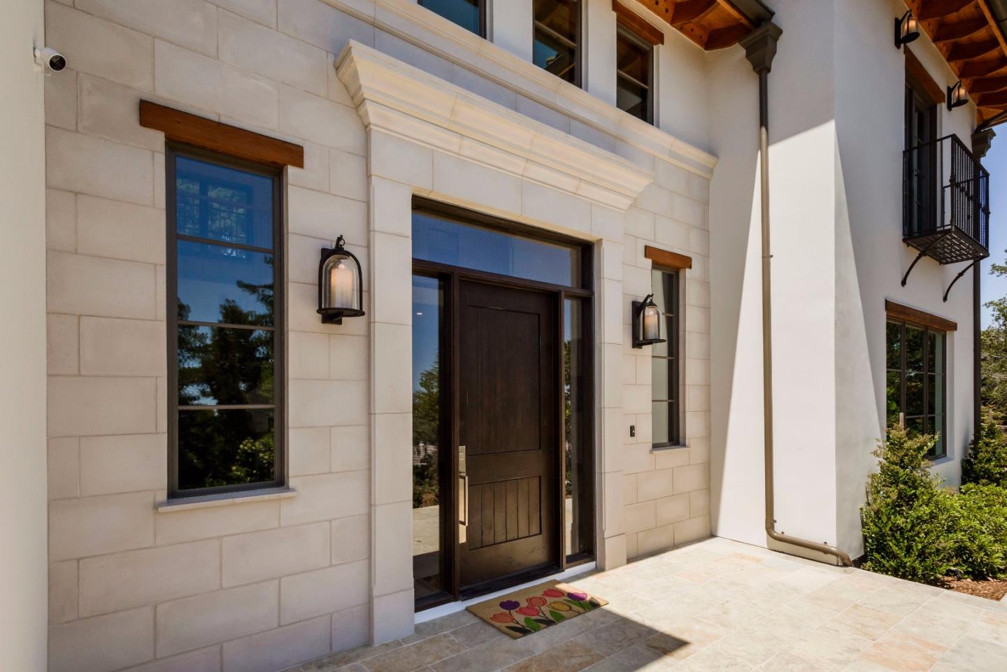 545 Darrell Road Hillsborough, CA 94010 - Photo 4 of 35