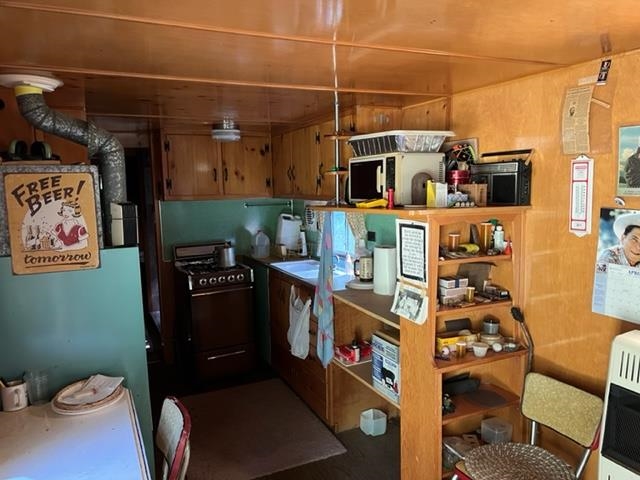 5511 North 3 Road Mesick, MI 49668 - Photo 5 of 13 1903998-4.JPG