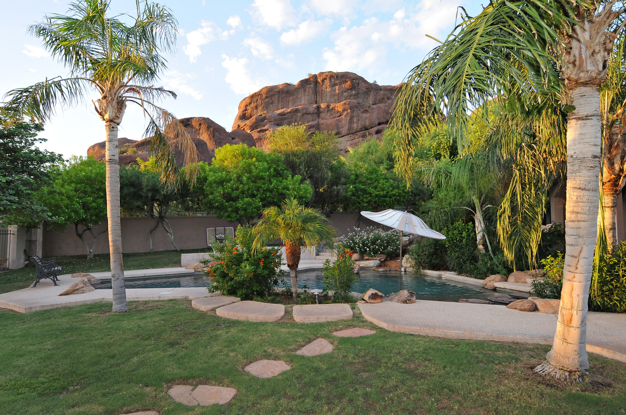 4702 East Rockridge Road Phoenix, AZ 85018 - Photo 5 of 30 r5