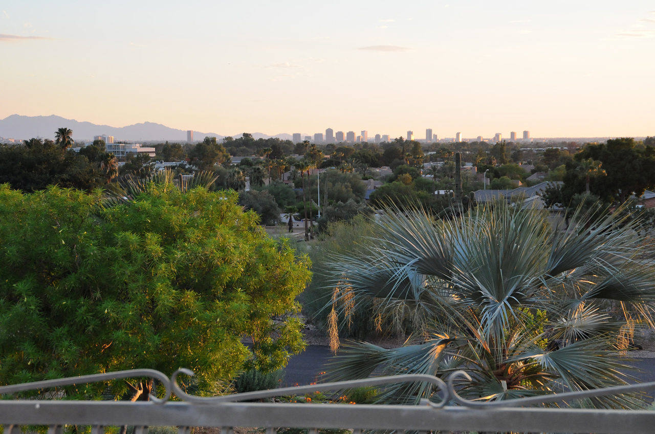 4702 East Rockridge Road Phoenix, AZ 85018 - Photo 6 of 30 r6