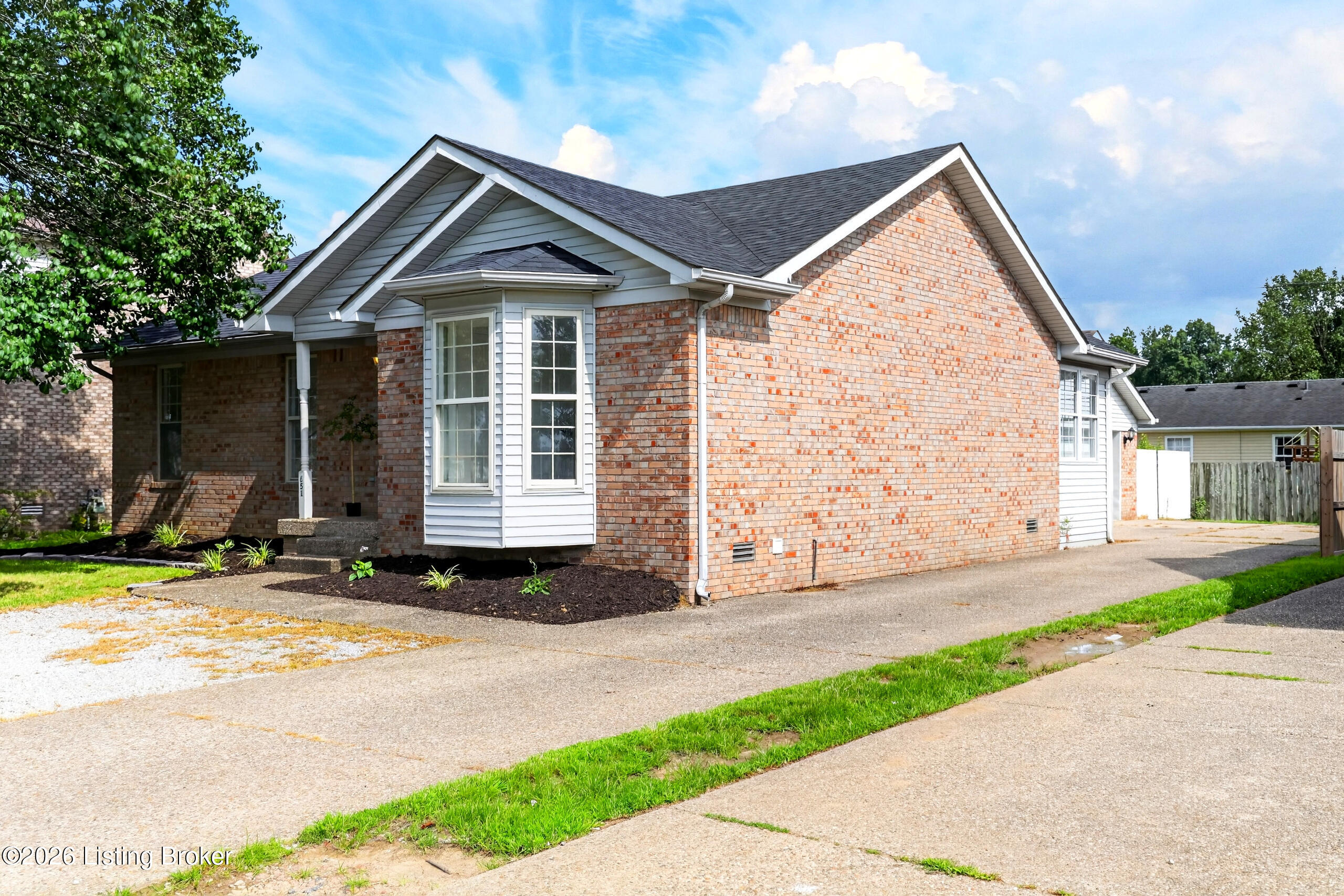 651 Beech Grv Road Shepherdsville, KY 40165 - Photo 4 of 61 010_H40A2840