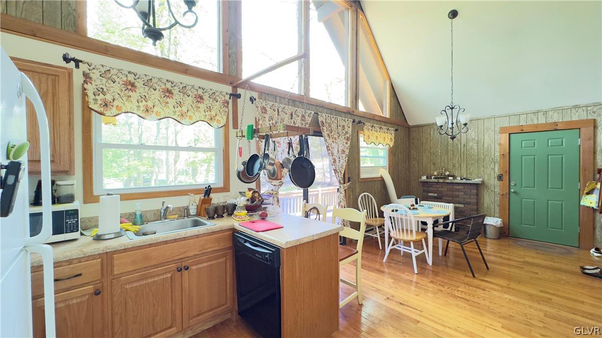 239 Saunders Drive Bushkill, PA 18324 - Photo 8 of 26 a dining room with wooden floor and a window