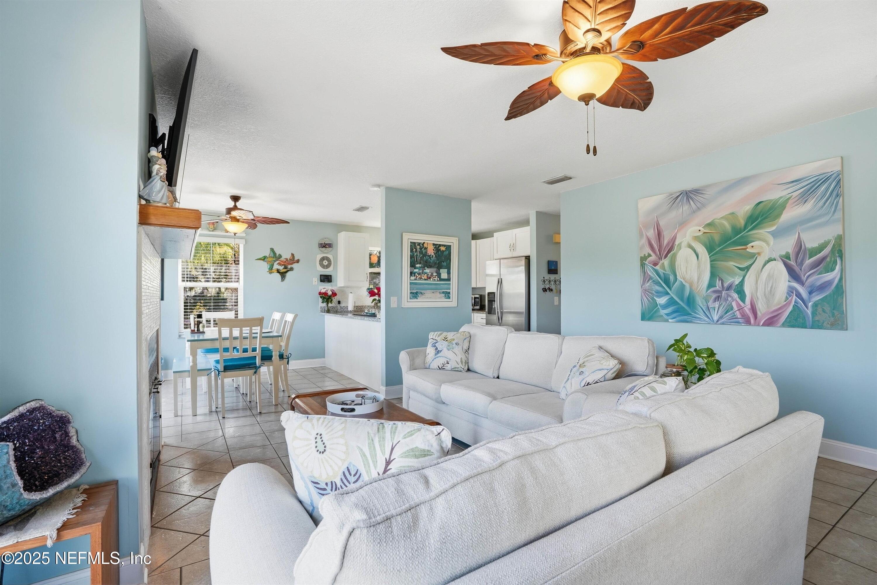 31 Oak Street St. Augustine, FL 32084 - Photo 5 of 41 05-Living Room