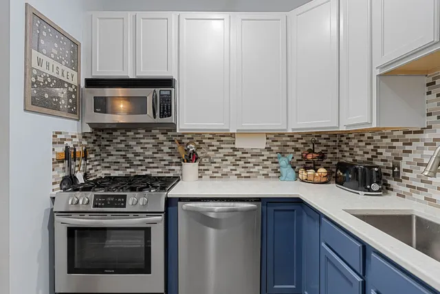 $450,000 | 2758 West Francis Place, Unit 204, Chicago, IL 60647