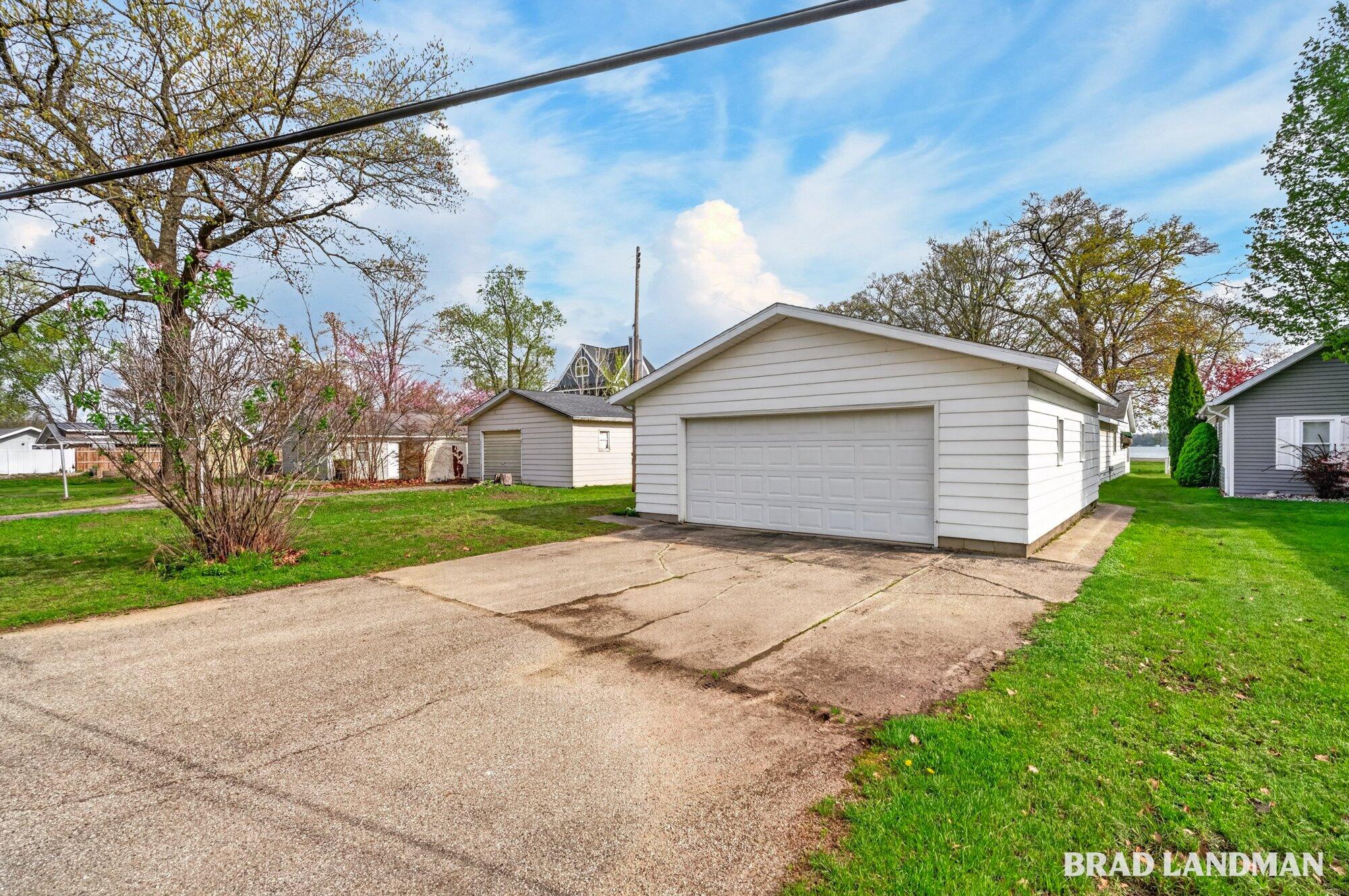 11767 Marsh Road Shelbyville, MI 49344 - Photo 34 of 47 Garage