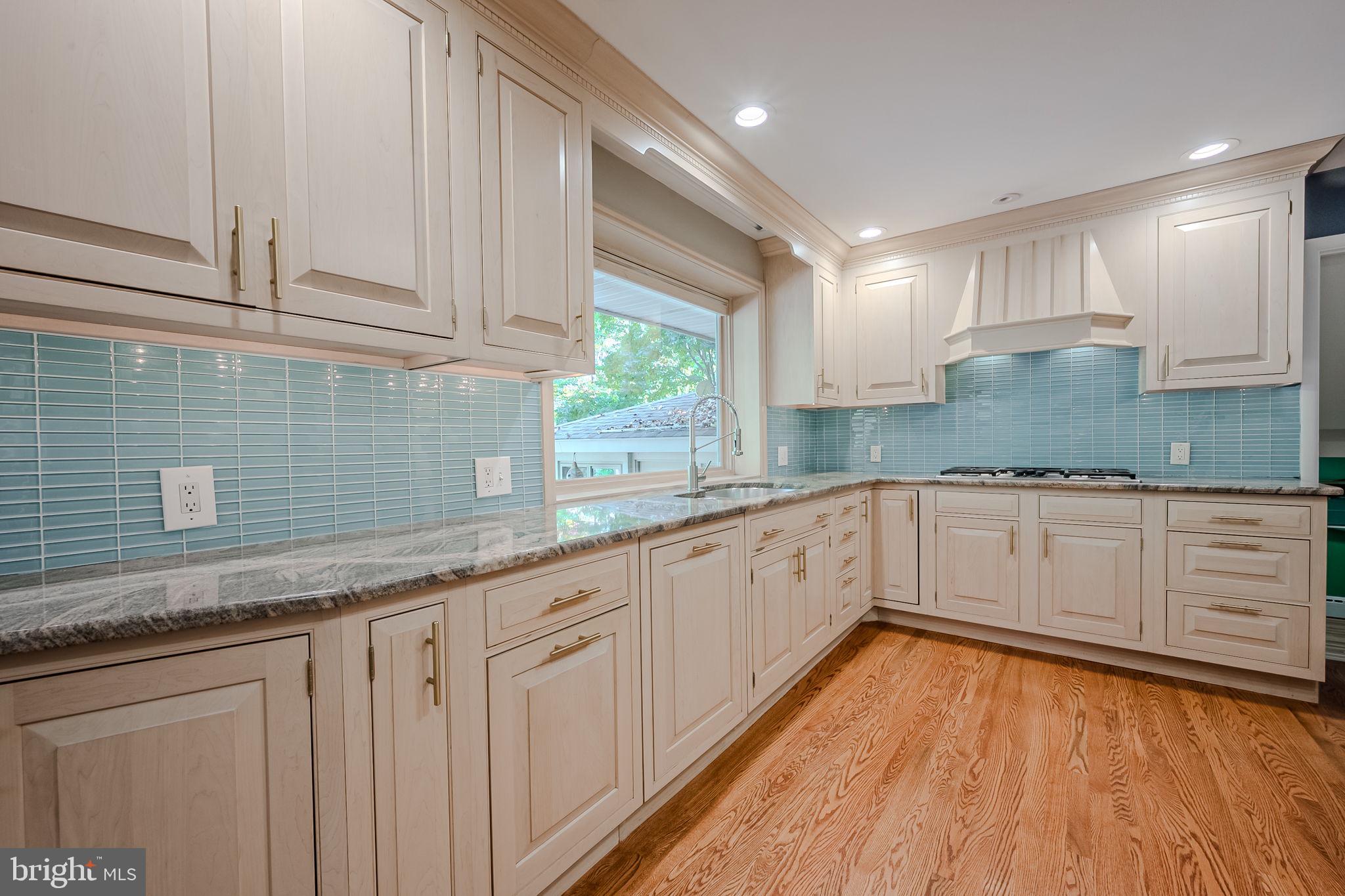 1805 Silverside Road Wilmington, DE 19810 - Photo 14 of 46 Kitchen cabinets/granite counter