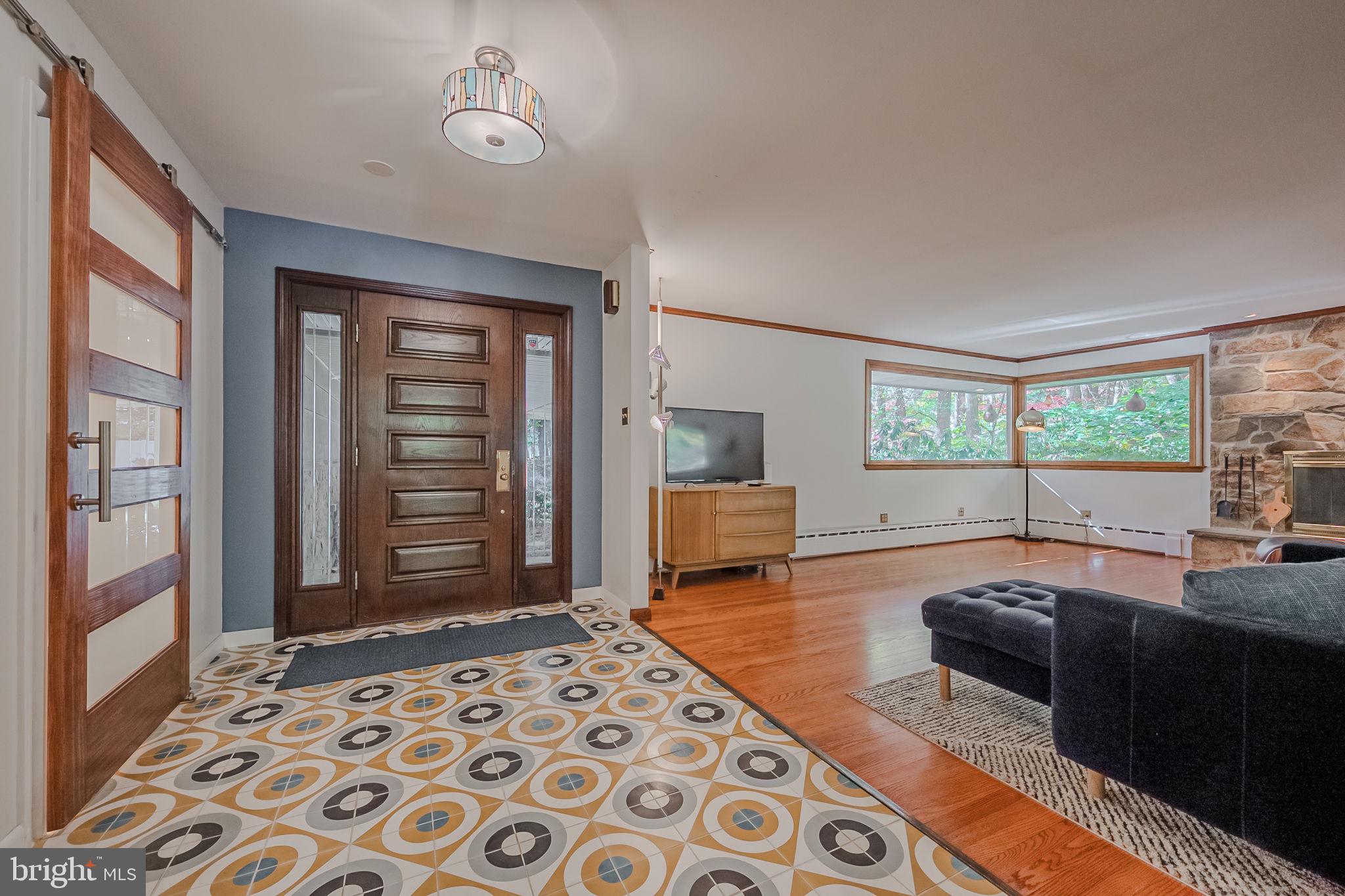 1805 Silverside Road Wilmington, DE 19810 - Photo 7 of 46 Front door/foyer/living area
