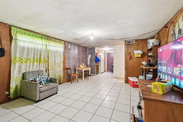 $470,000 | 1805 East 139th Avenue, Unit 1, Tampa, FL 33613