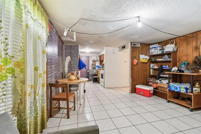 $470,000 | 1805 East 139th Avenue, Unit 1, Tampa, FL 33613