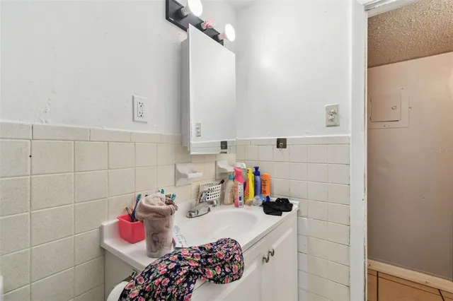 $470,000 | 1805 East 139th Avenue, Unit 1, Tampa, FL 33613