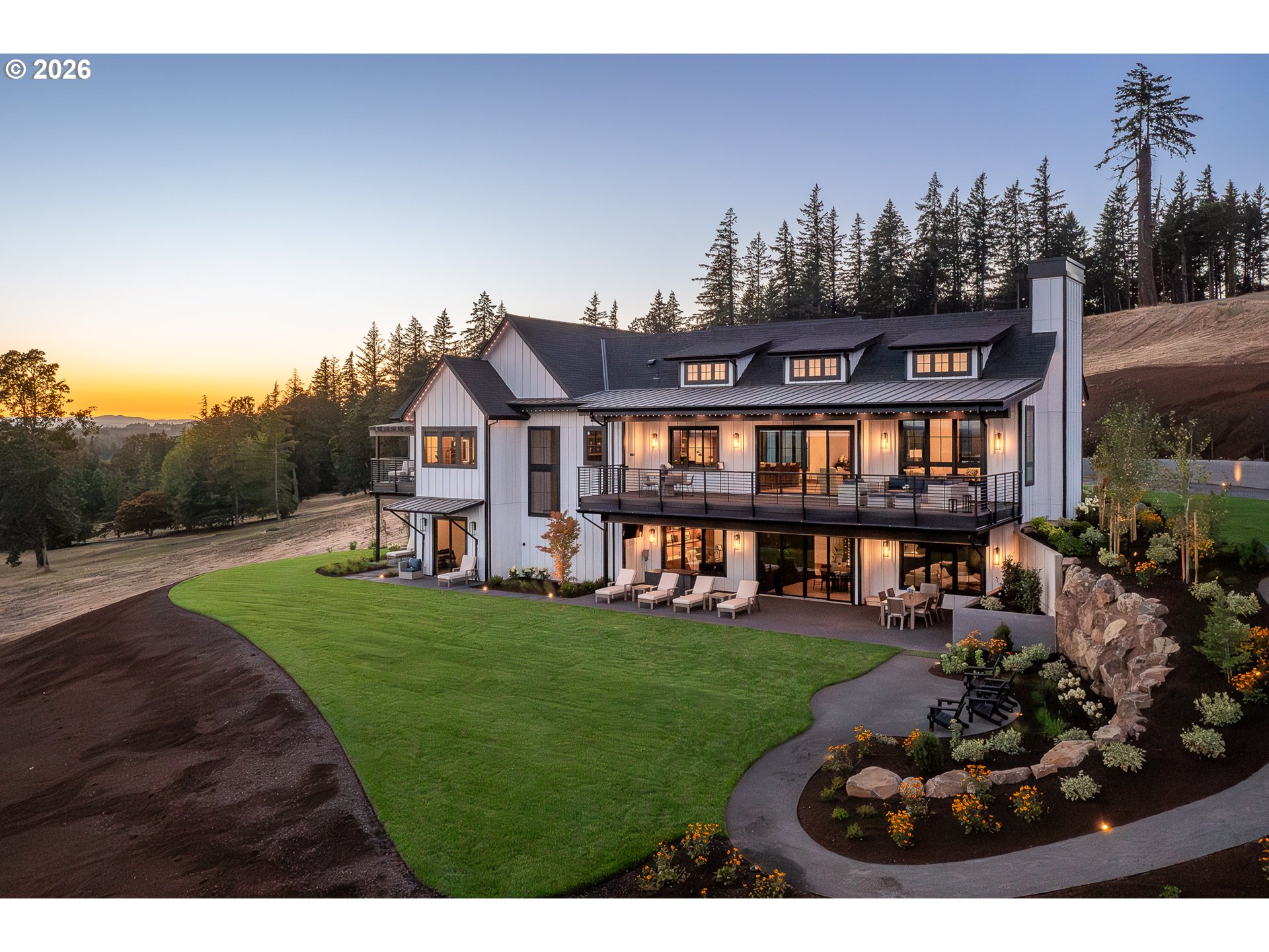 527 Southwest Hoffman Road West Linn, OR 97068 - Photo 2 of 48 Gallery Image 2