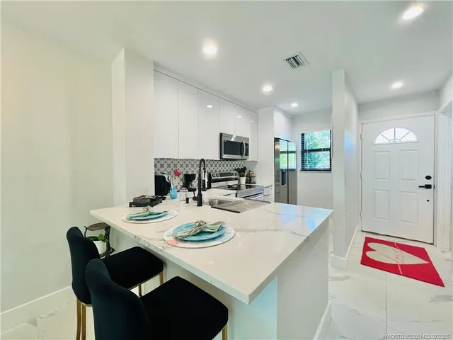 $3,000 | 4225 North Hwy A1A, Unit 20, Fort Pierce, FL 34949