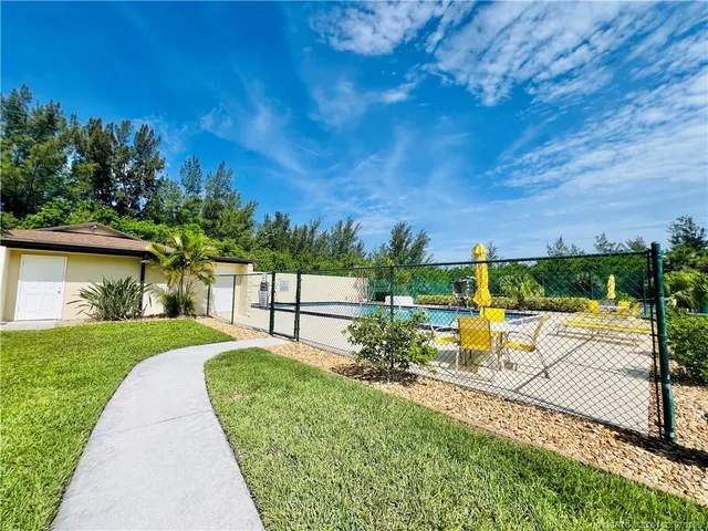 $3,000 | 4225 North Hwy A1A, Unit 20, Fort Pierce, FL 34949