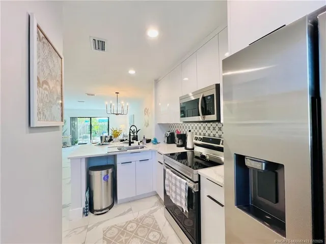 $3,000 | 4225 North Hwy A1A, Unit 20, Fort Pierce, FL 34949