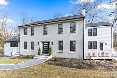 $2,245,000 | 7 Garden Road, Wellesley, MA 02481