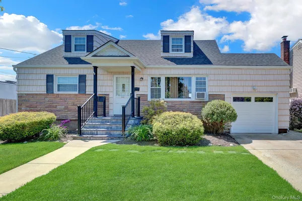$749,000 | 202 North Kings Avenue, Massapequa, NY 11758