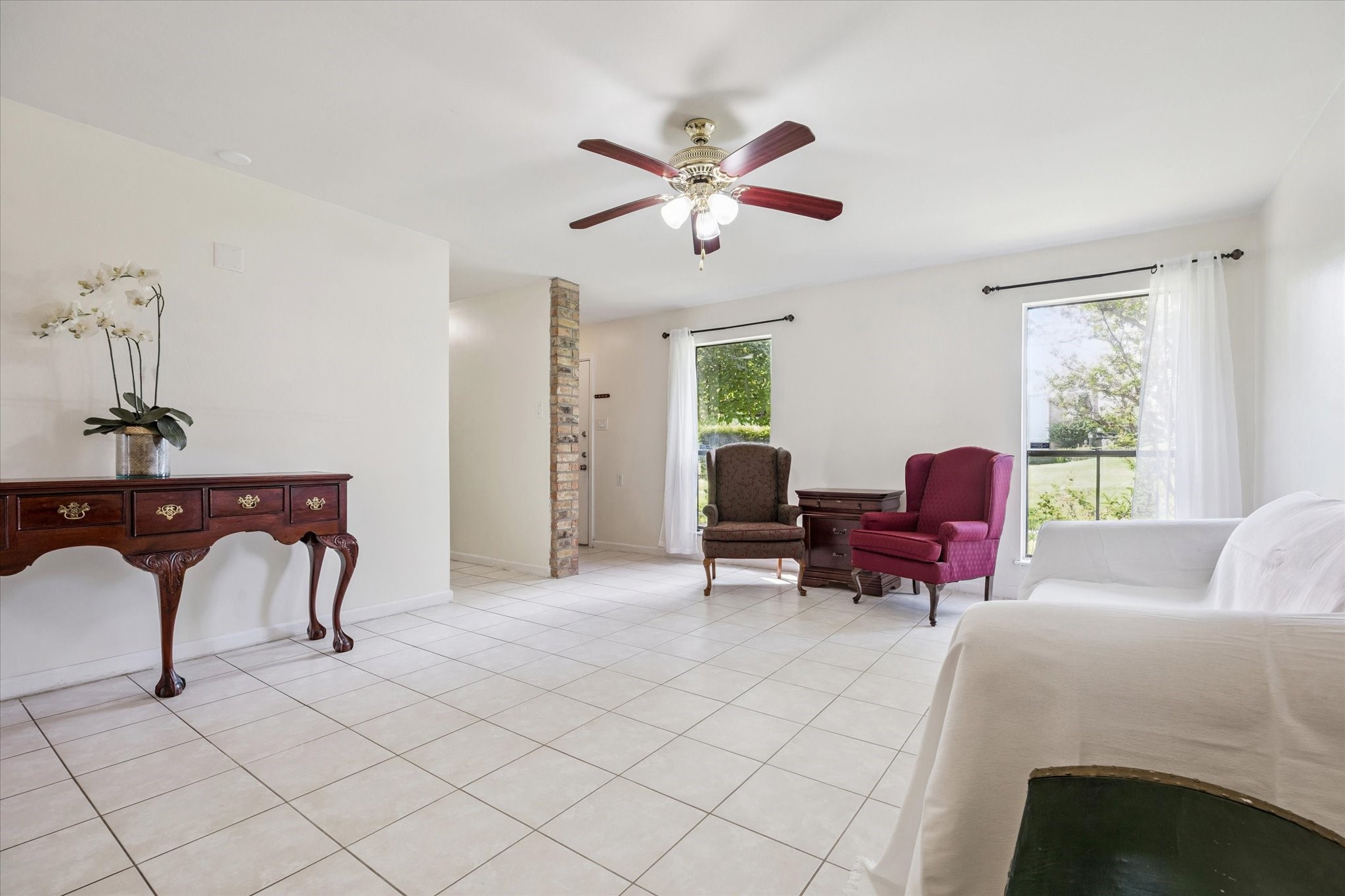 6517 Wanda Lane Houston, TX 77074 - Photo 13 of 29 Another view of the front living area. The stairs and the powder room are tucked around the corner to the left.