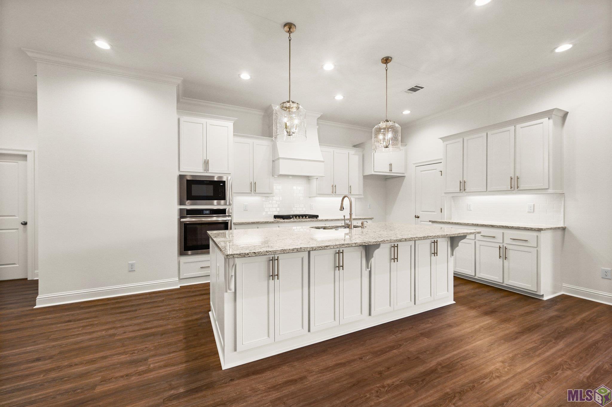 21425 Blue Fin Drive Springfield, LA 70462 - Photo 4 of 26