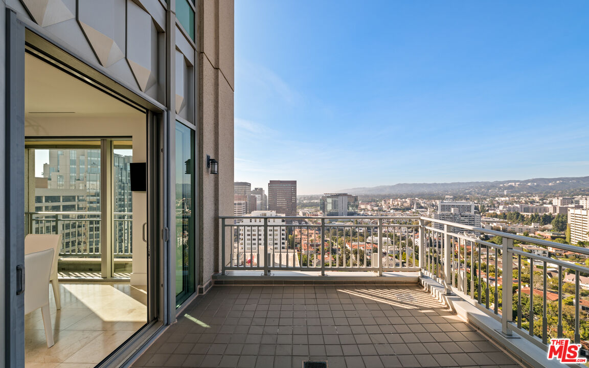 10727 Wilshire Boulevard, Unit PH2 Los Angeles, CA 90024 - Photo 15 of 43