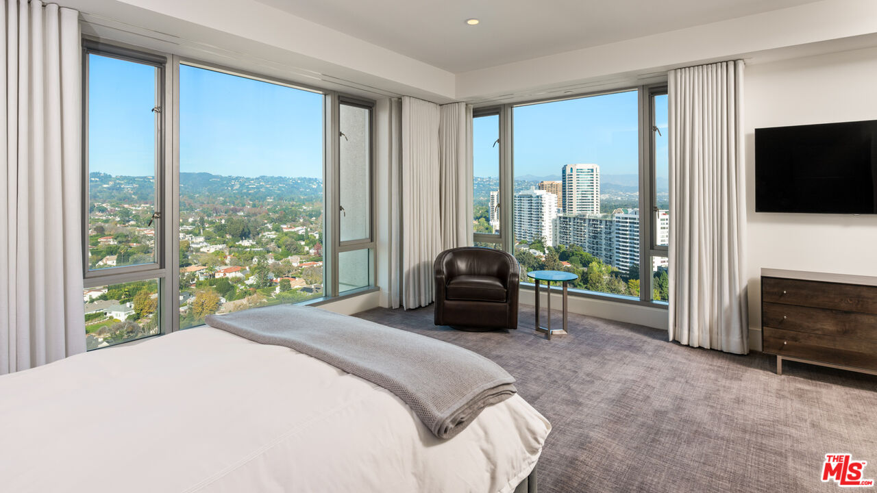 10727 Wilshire Boulevard, Unit PH2 Los Angeles, CA 90024 - Photo 30 of 43