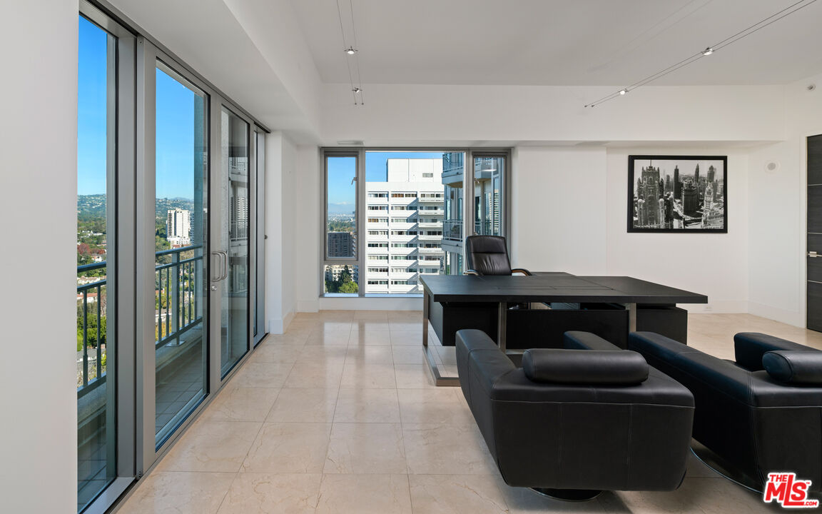 10727 Wilshire Boulevard, Unit PH2 Los Angeles, CA 90024 - Photo 6 of 43