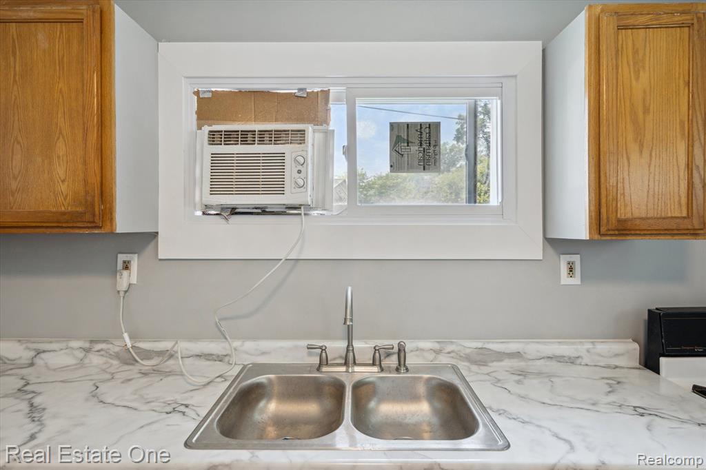 22750 Wick Road Taylor, MI 48180 - Photo 10 of 26