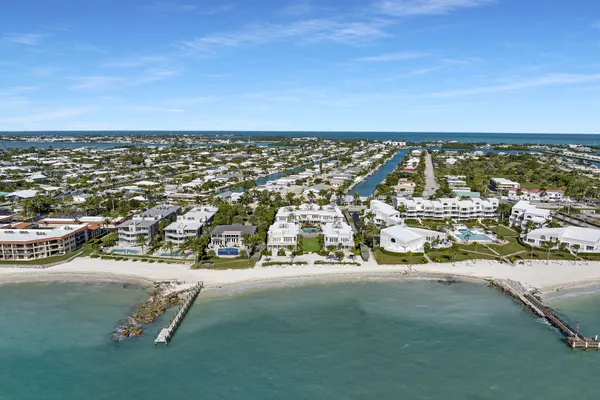 $1,649,000 | 821 West Ocean Drive, Unit 3, Key Colony Beach, FL 33051