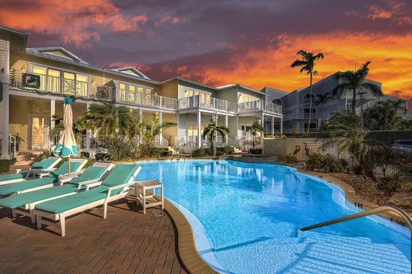 $1,649,000 | 821 West Ocean Drive, Unit 3, Key Colony Beach, FL 33051
