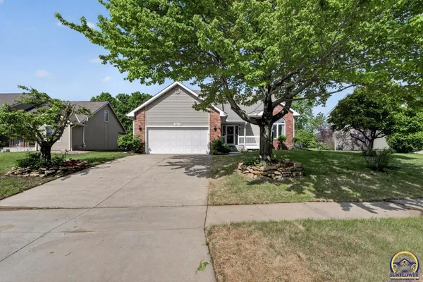 $350,000 | 2217 Southwest Pondview Drive, Topeka, KS 66614