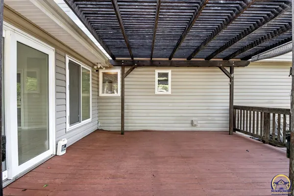 $350,000 | 2217 Southwest Pondview Drive, Topeka, KS 66614