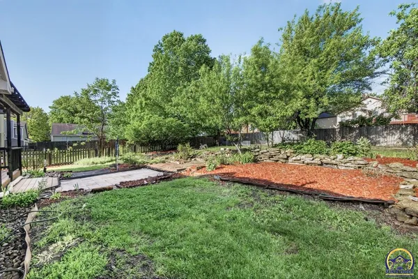 $350,000 | 2217 Southwest Pondview Drive, Topeka, KS 66614