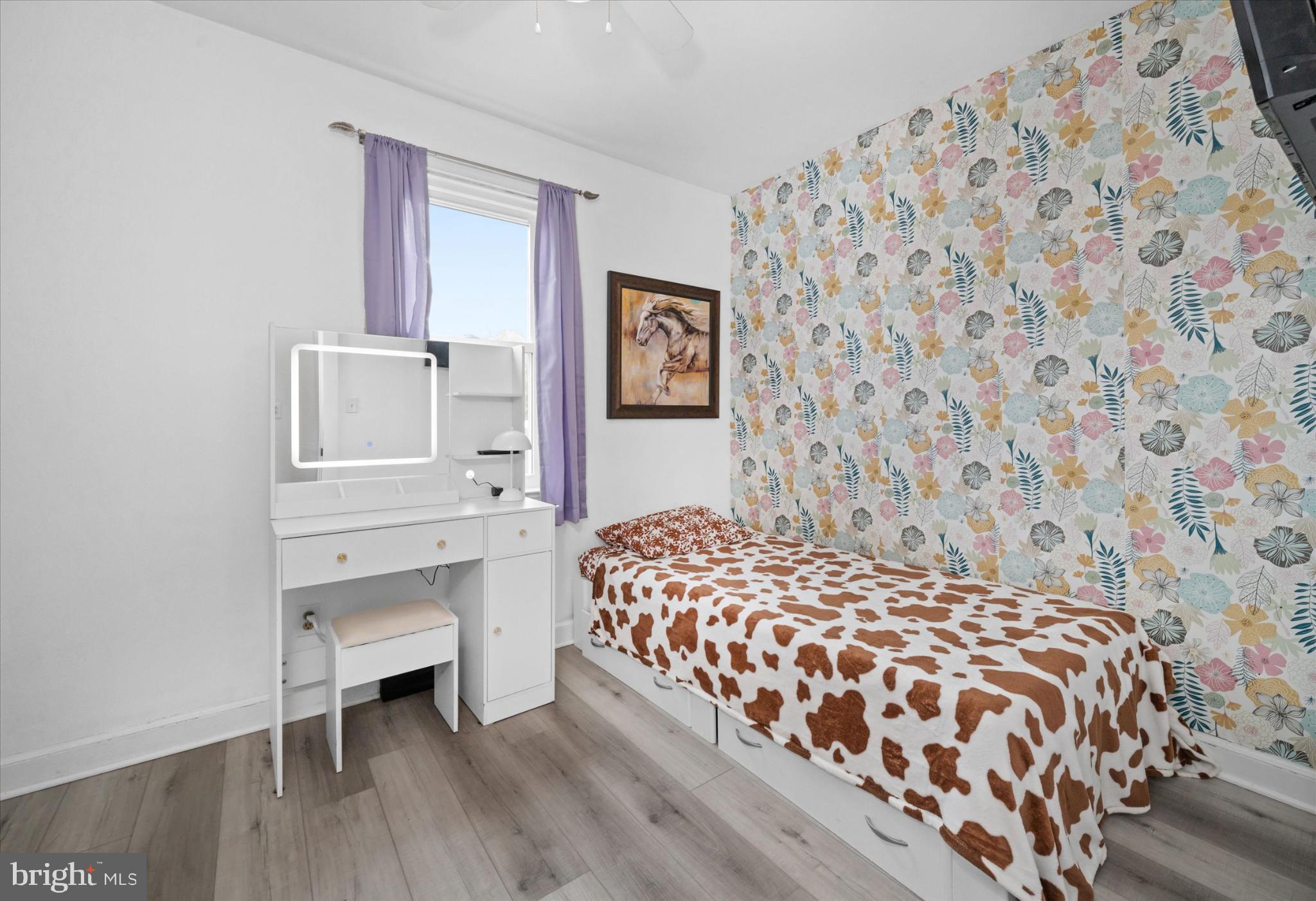 7 2nd Avenue New Castle, DE 19720 - Photo 13 of 44 Charming bedroom with vibrant floral accents.