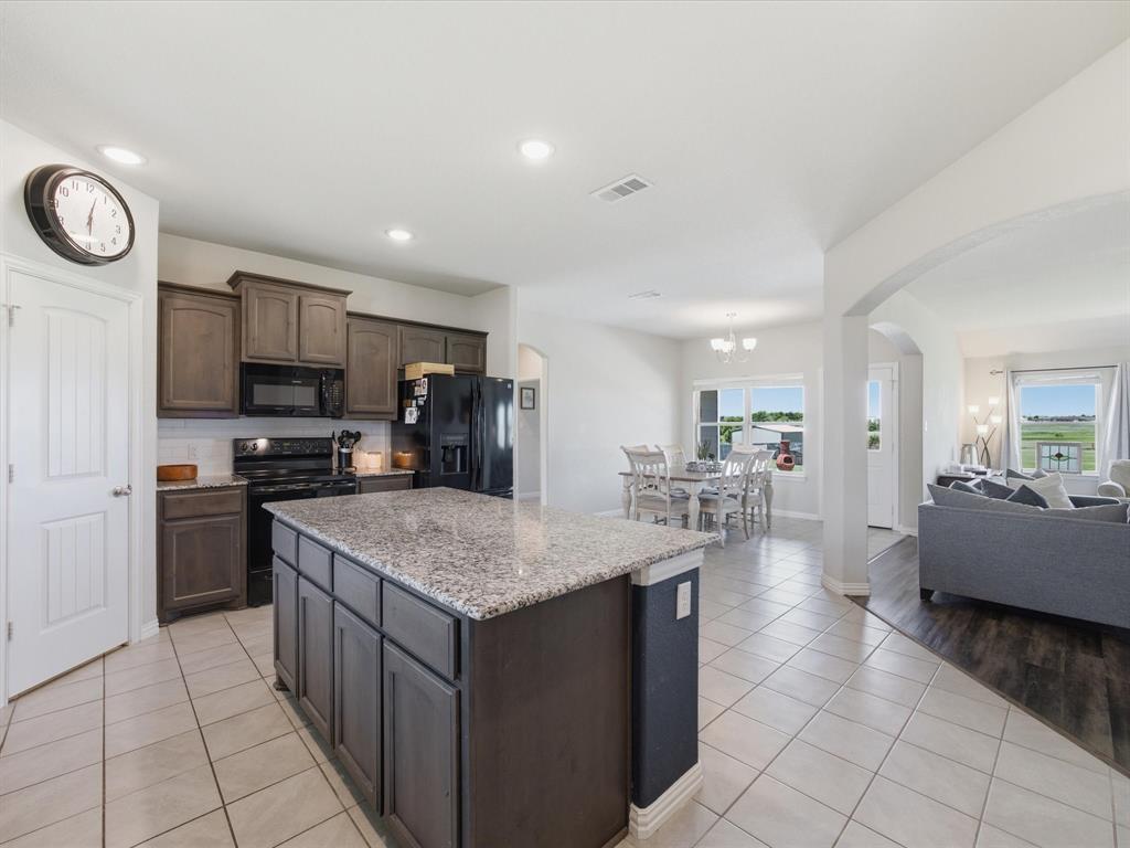 222 Hillcrest Lane Decatur, TX 76234 - Photo 6 of 29