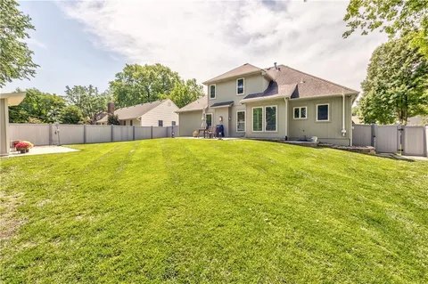 $575,000 | 6424 West 100th Terrace, Overland Park, KS 66212