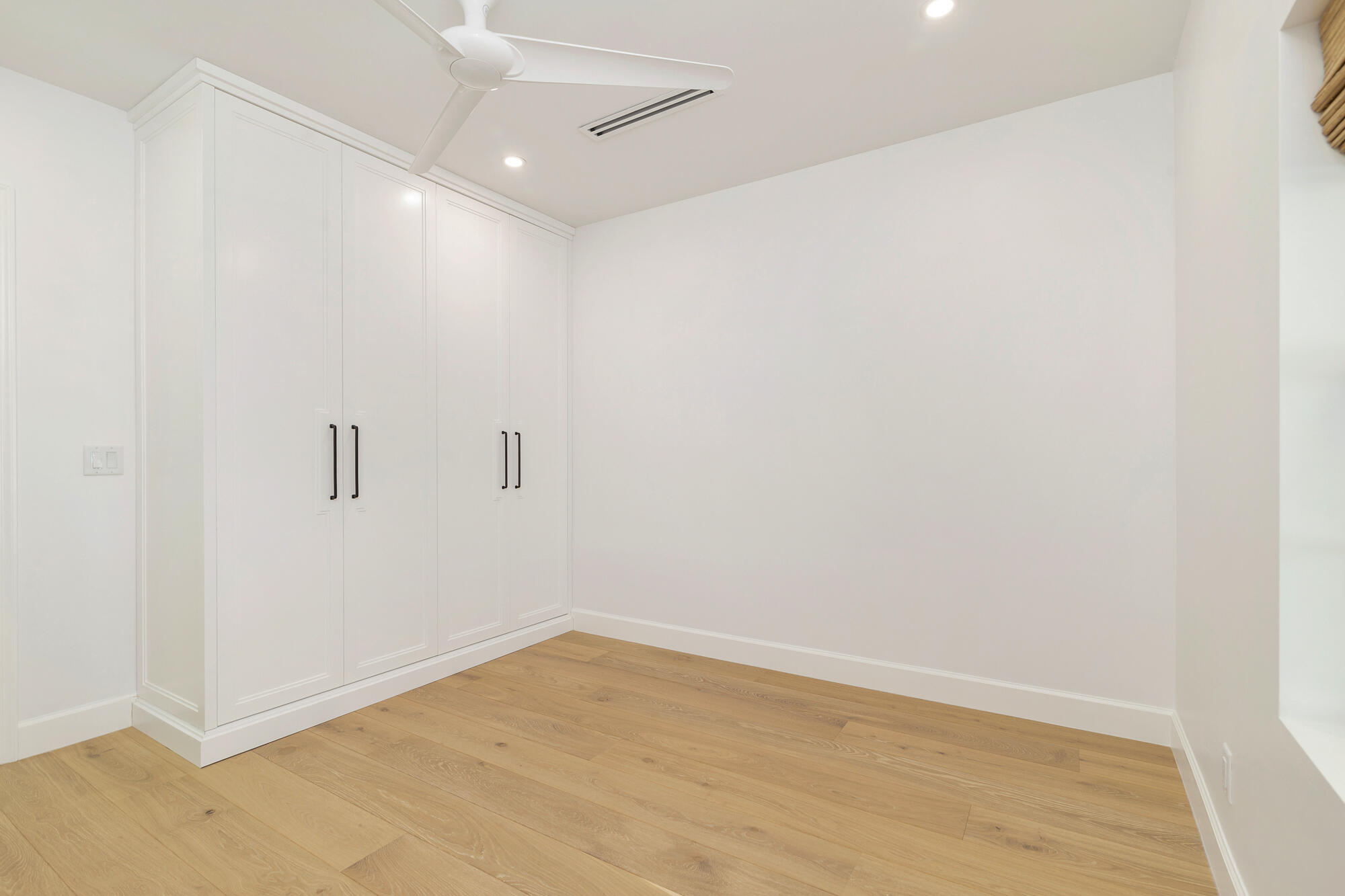 222 South County Road Palm Beach, FL 33480 - Photo 19 of 21 a view of an empty room