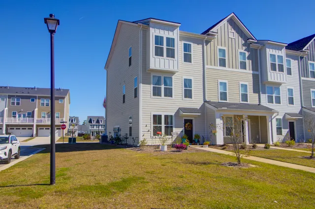 $370,000 | 865 Recess Pt Drive, Moncks Corner, SC 29461