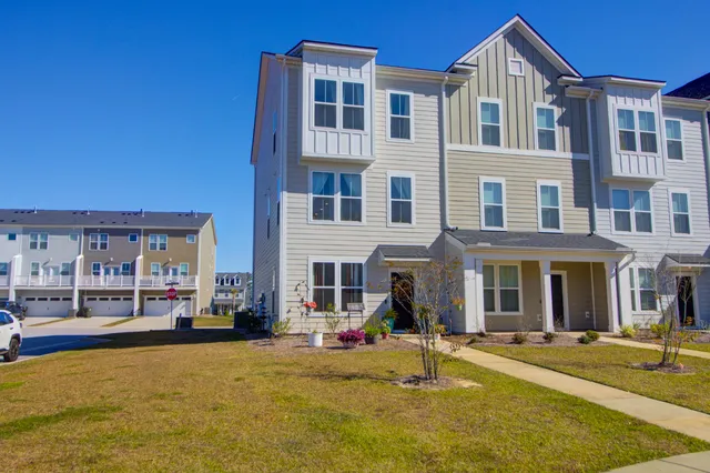 $370,000 | 865 Recess Pt Drive, Moncks Corner, SC 29461