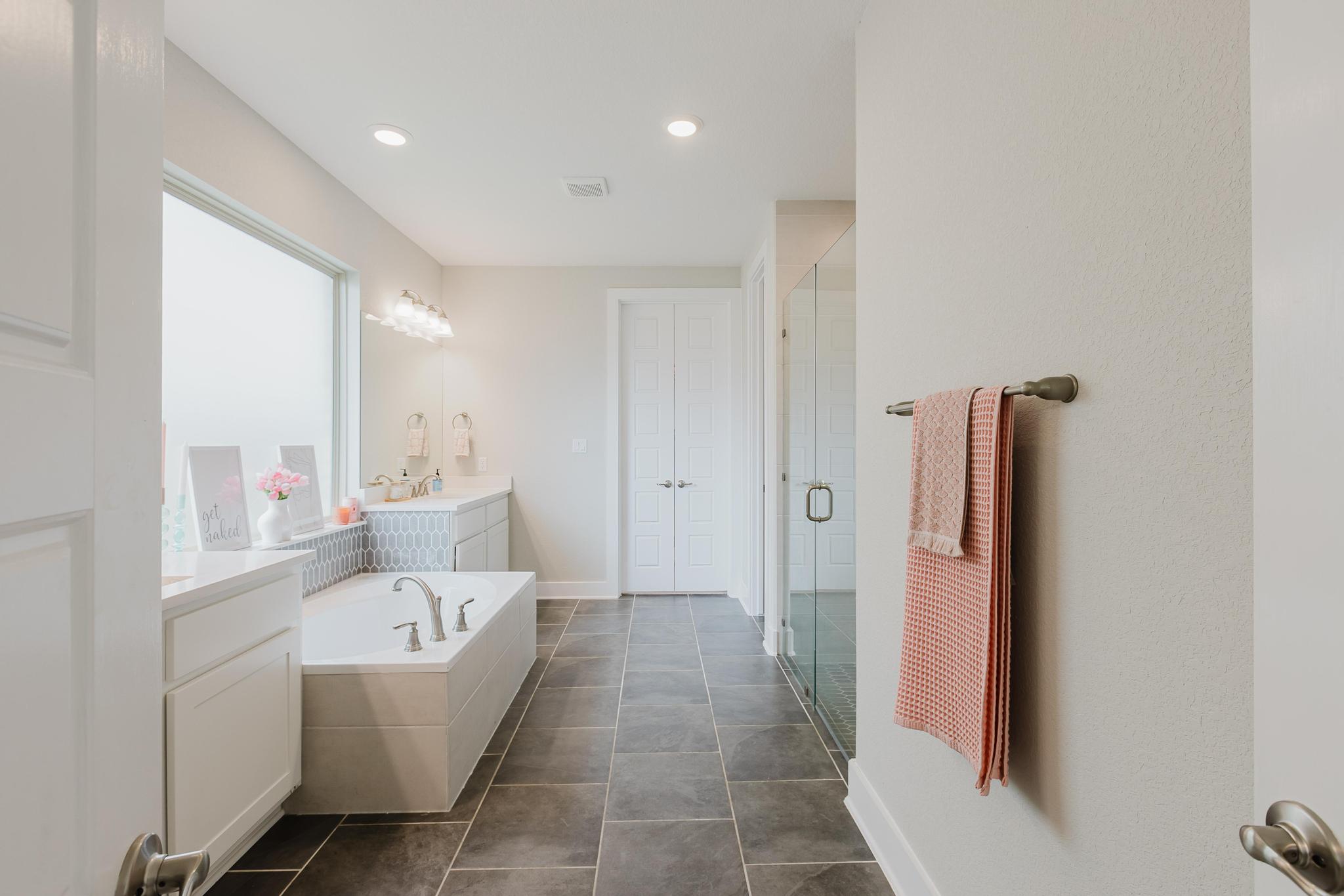 1104 Lickety Lane Georgetown, TX 78633 - Photo 17 of 40 a living room with furniture and a window
