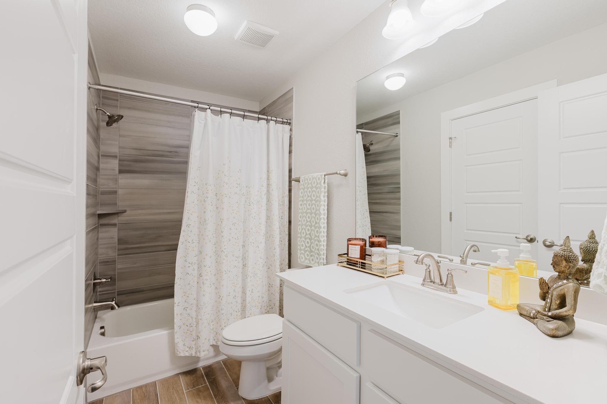 1104 Lickety Lane Georgetown, TX 78633 - Photo 33 of 40 Fourth bathroom and Ensuite to 5th bedroom on second level