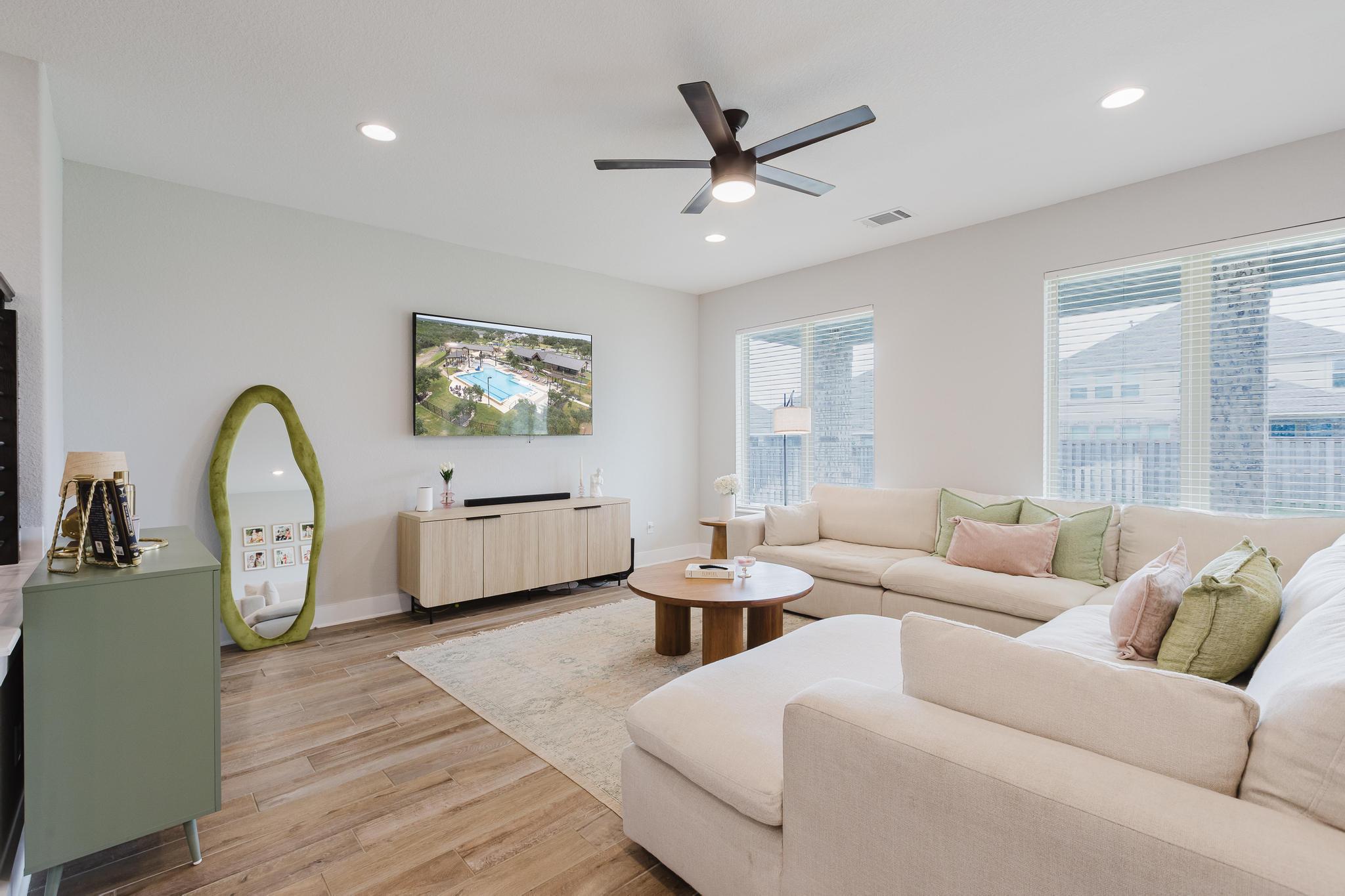 1104 Lickety Lane Georgetown, TX 78633 - Photo 7 of 40 Living room with high ceilings