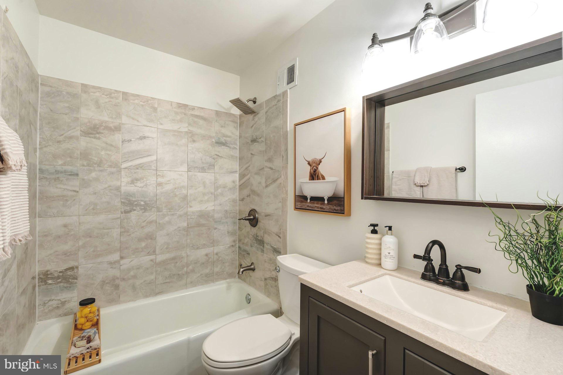6310 Rockwell Road Burke, VA 22015 - Photo 16 of 26 Upper Full Bath