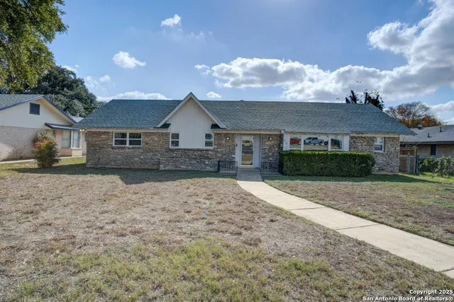 $339,999 | 150 Sprucewood Lane, San Antonio, TX 78216