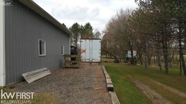10085 Cole Road Durand, MI 48429 - Photo 26 of 42 21118523-27.JPG
