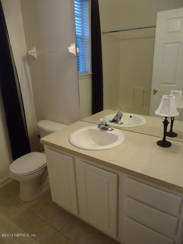 7990 Baymeadows Road East, Unit 1023 Jacksonville, FL 32256 - Photo 28 of 39 a bathroom with a sink toilet and a mirror