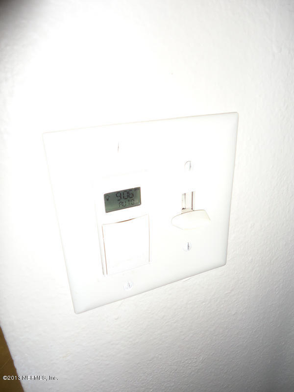 7990 Baymeadows Road East, Unit 1023 Jacksonville, FL 32256 - Photo 34 of 39 a close up of a wall