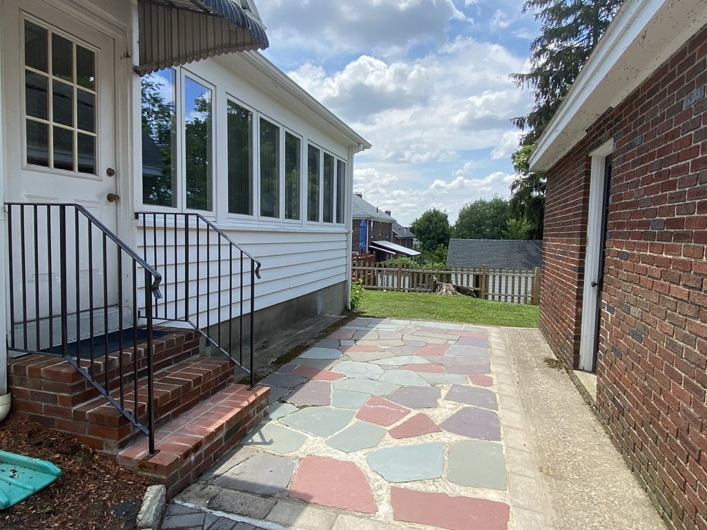 163 Bellevue Road Watertown, MA 02472 - Photo 7 of 42