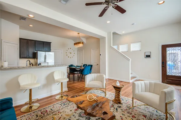$3,500 | 738 Link Road, Houston, TX 77009