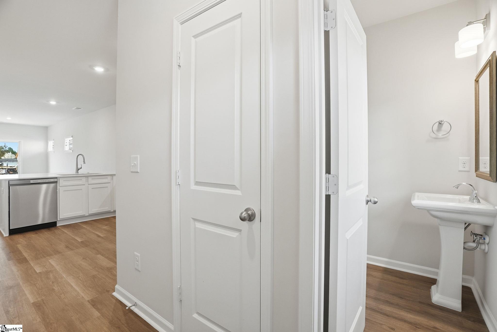 110 Lilac Loop Greenwood, SC 29646 - Photo 5 of 26