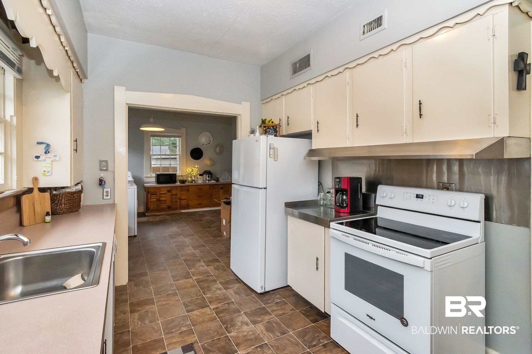 57 South Fulton Street Mobile, AL 36606 - Photo 12 of 36