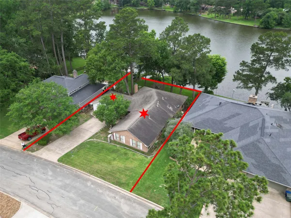 $425,000 | 1925 East Lake Drive, Huntsville, TX 77340